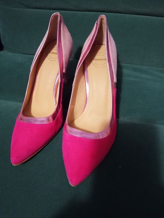 Pantofi,noi,cu mici zgârieturi,