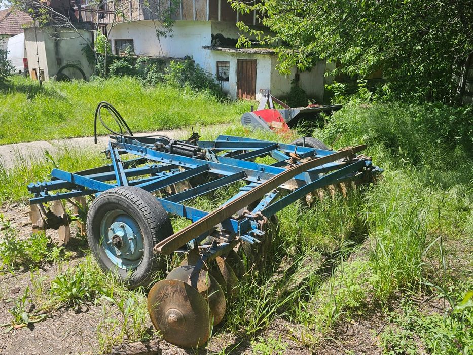 Tractor Universal 650