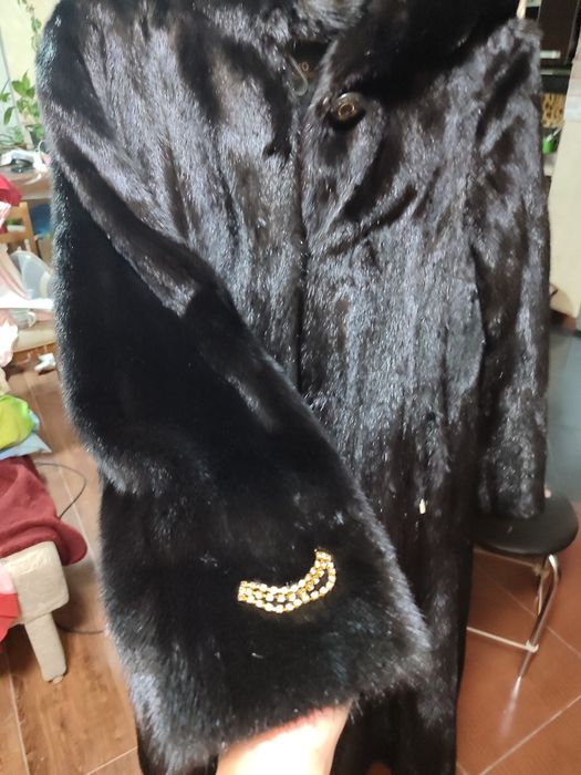 Продам шубу . Шуба черный бриллиант
