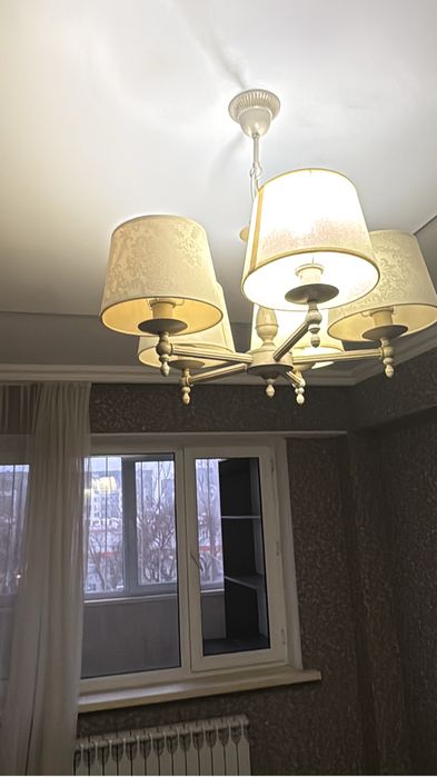 Срочно продам люстры