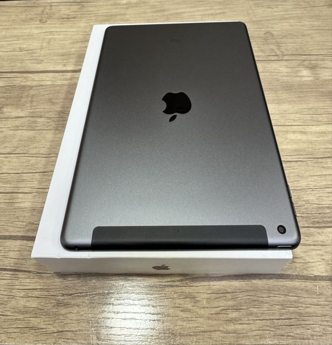 Prodam Idyal Ipad 9 64GB wi-fi + Smart Keyboard