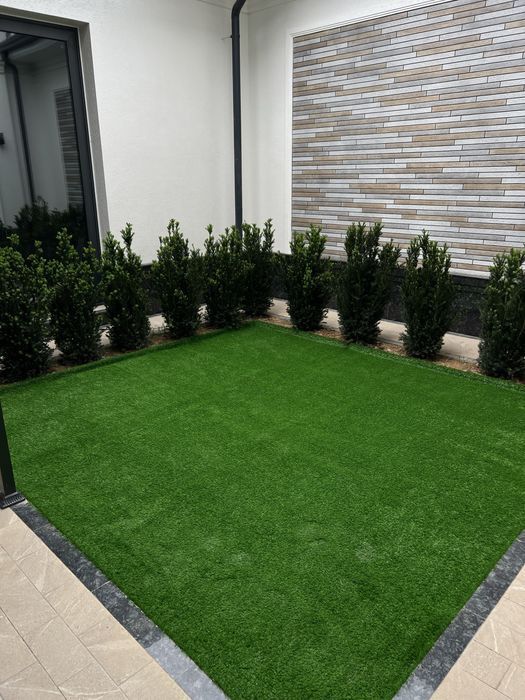 Suniy gazon va zabor