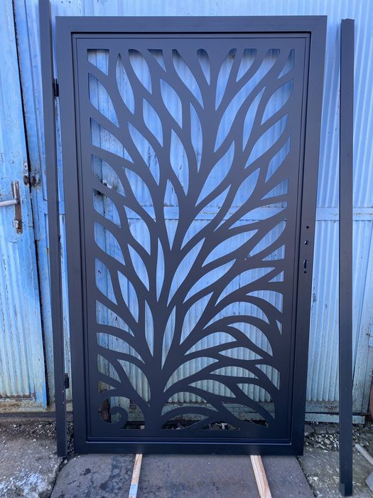 Врата метална врата