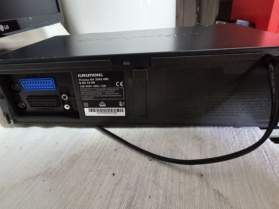 Vând videorecorder Grundig vivance 43