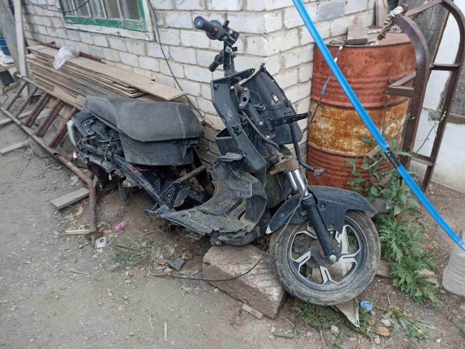 Продам скутер за 15000