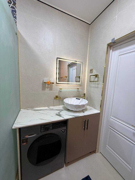 Ориентир: ул. Шота Руставели, Южный вокзал Площадь:30 м² + 4м² балкон;