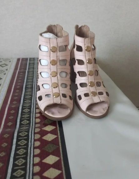 Кожаная обувь летняя