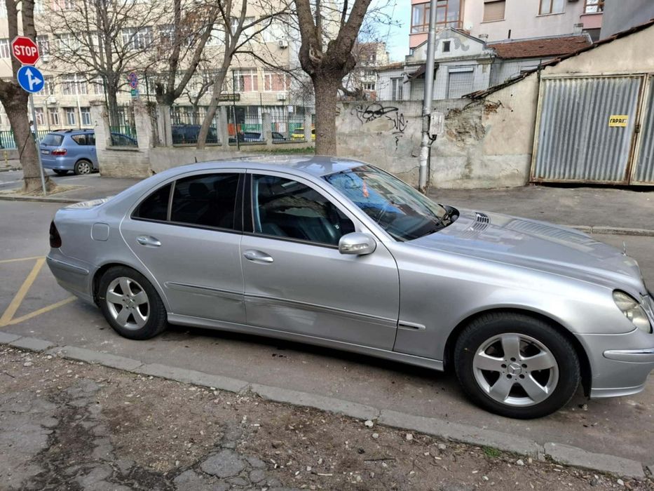 Продава се Мерцедес Е270