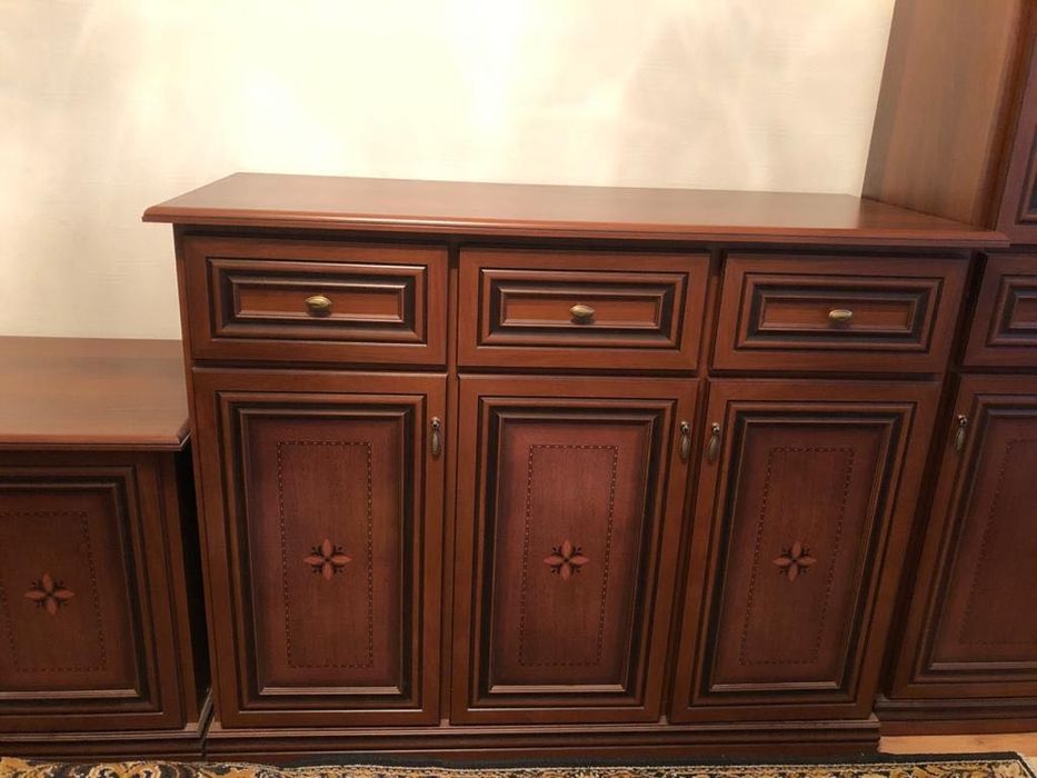 Продам гарнитур из 4 предметов в гостиную