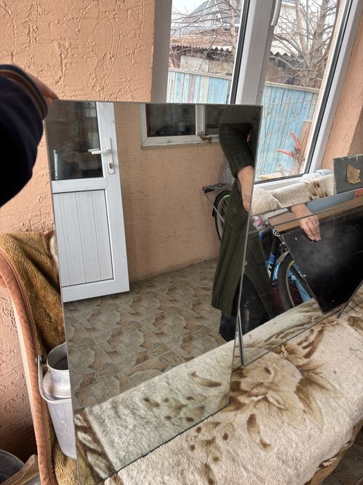 2 Зеркало среднего размера