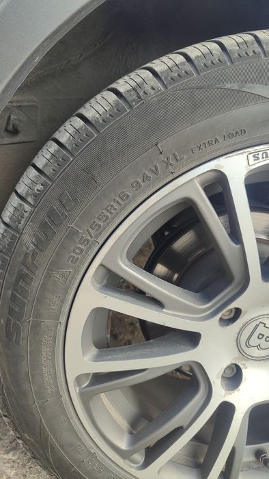 Диск с колесом для автомобиля