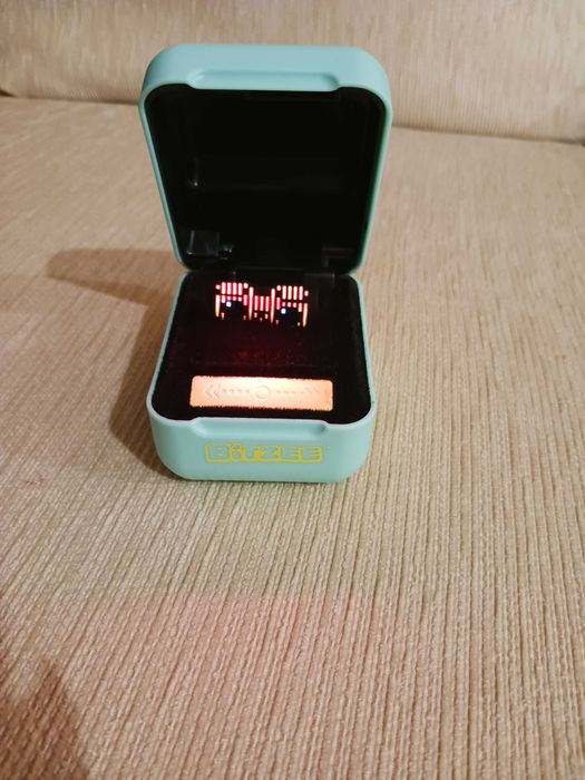 Тамагочи BitZee - ново, отворено, но неизползвано