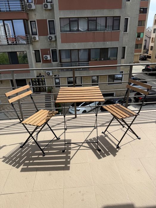 masă cu scaune pentru gradina