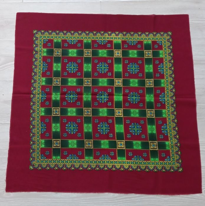 Batic/naframa traditionala neagra/rosie