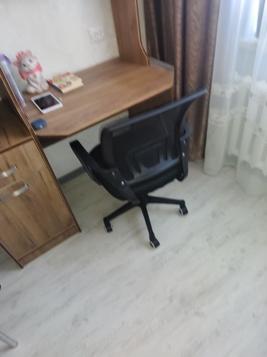 Стол ученический продам