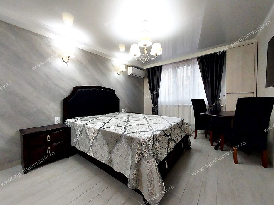 Proprietar închiriez apartament o camera decomandat  lux