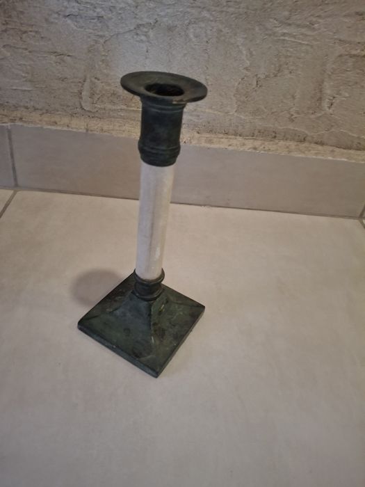 Уникален свещник