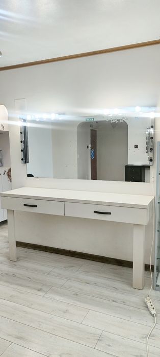 Masa de machiaj,oglinda si led ikea