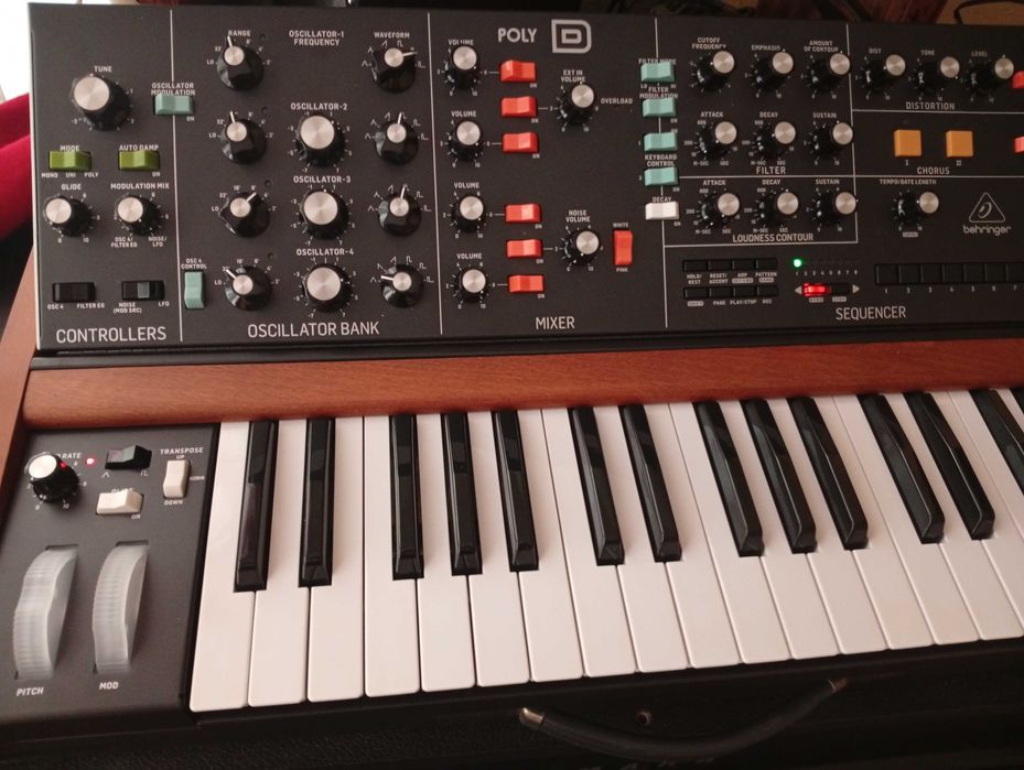 Behringer POLY D