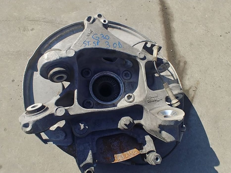 fuzeta stanga spate 3.0 d  bmw seria 5 g30 62165410