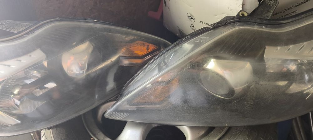 De vânzare faruri focus preț pe ambele