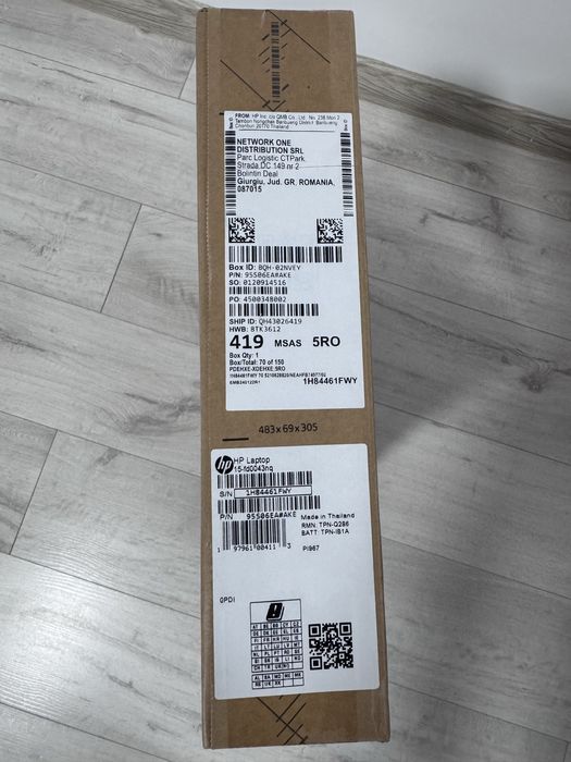 Vand laptop nou sigilat