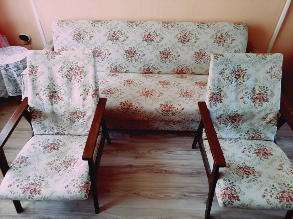 Диван и две кресла