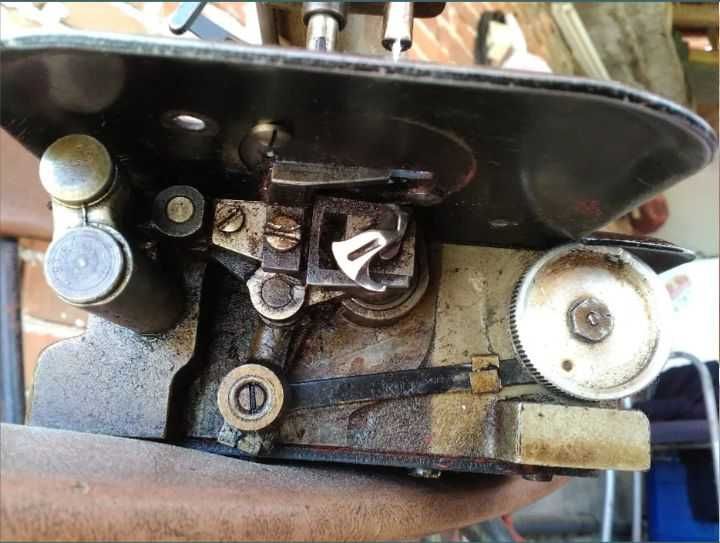 Сингер - стара антика - едноконечна " SINGER 240 - D13 " шапкарка