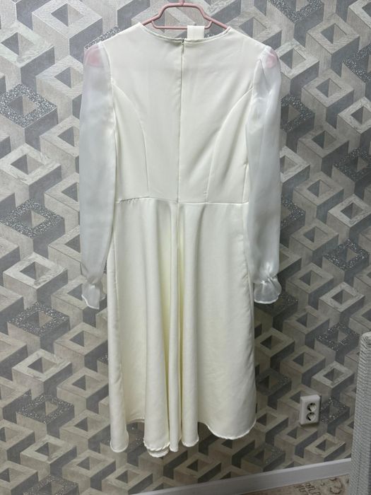 Белое базовое платье