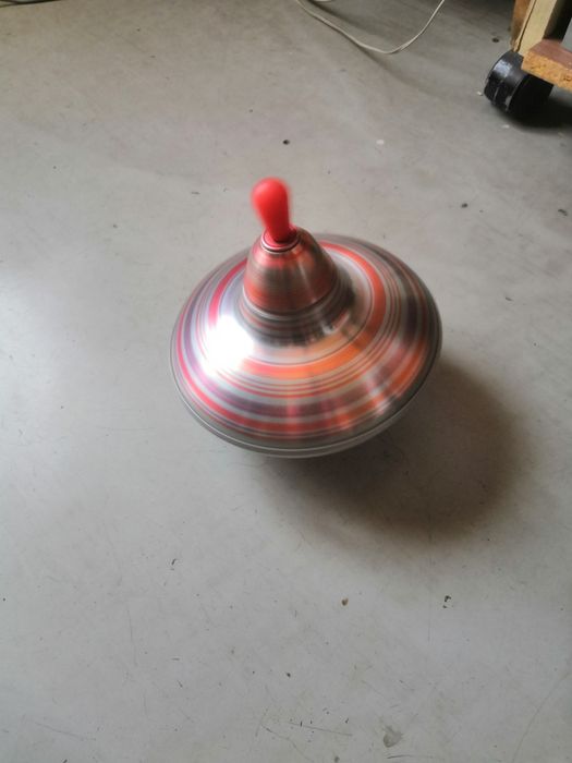 Продам игрушки совпластитал и юла