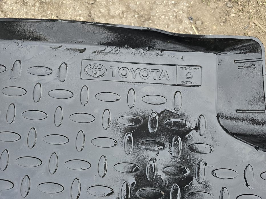 Стелка за багажник за Toyota Avensis / Авенсис 2003 - 2008г.