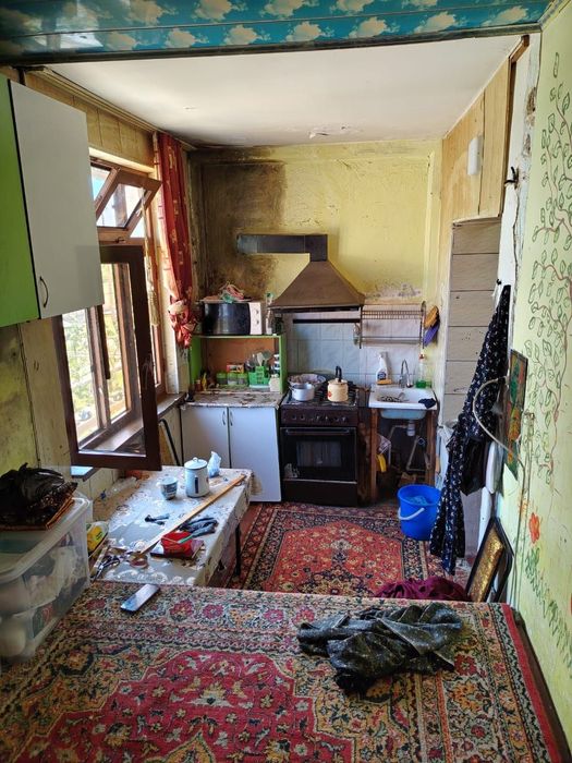 Продаю срочно квартиру без ремонта. Ориентир шохбекат базар.