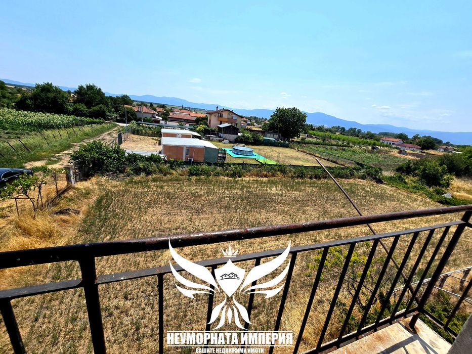 Двуетажна къща с постройки 320РЗП с 1430кв. двор село Конуш