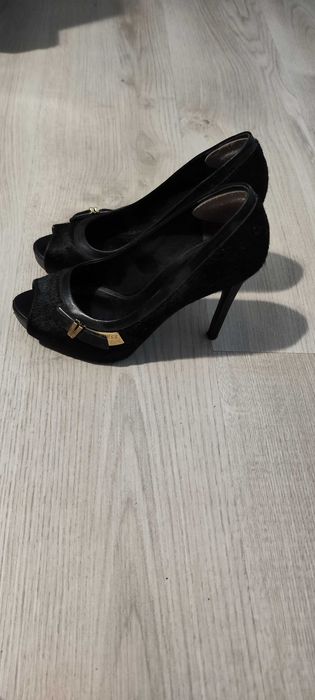 Отворени токчета Guess