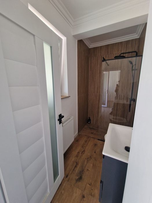 Apartament nou 62 mp, curte comună, zonă centrală Giarmata, mansardă dormitor, bucatarie open space și baie modernă