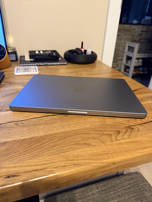 Apple MacBook Pro 16” M1