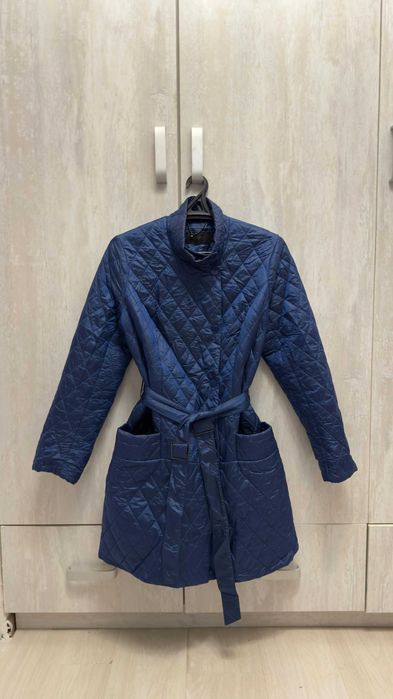 Продаю женские куртки и плащь