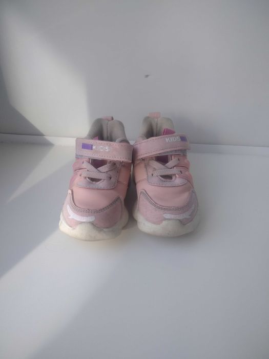 Кроссовки весна-лето