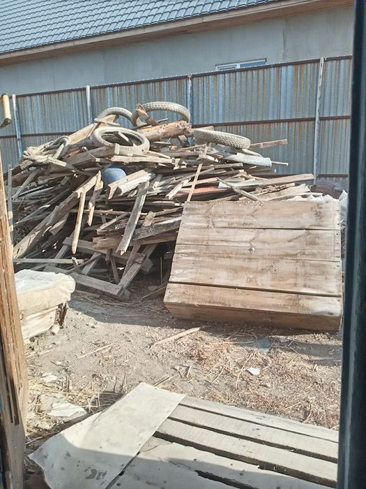 Отдам даром строй материалы дрова