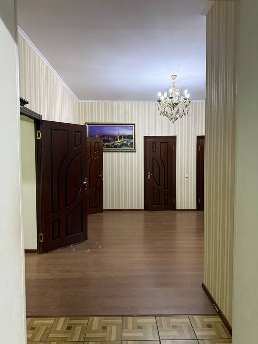 Шахрисабз шахридан 3 хонали 100 кв метрлик квартира сотилади срочно