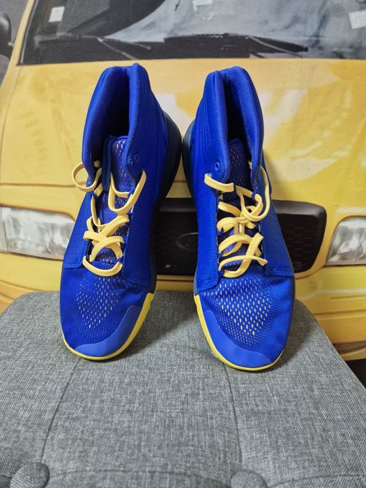 Маратонки Adidas, Nike & UA