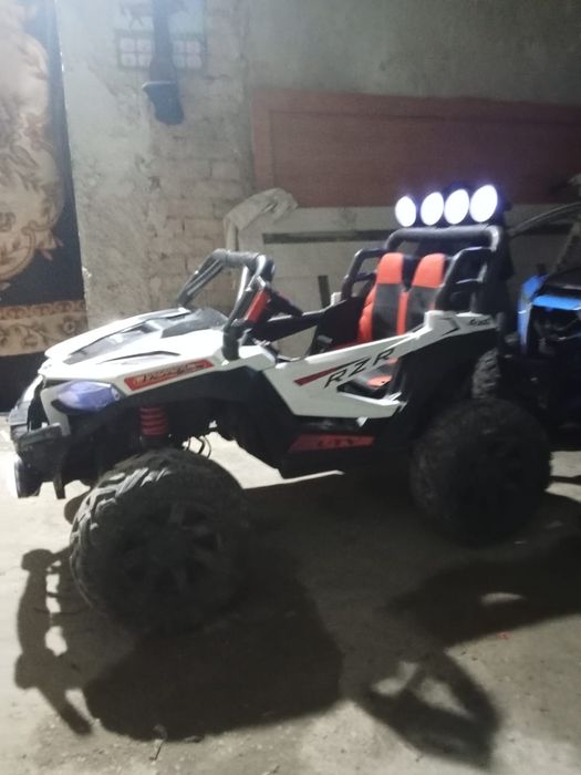 Децки машинка пультовый