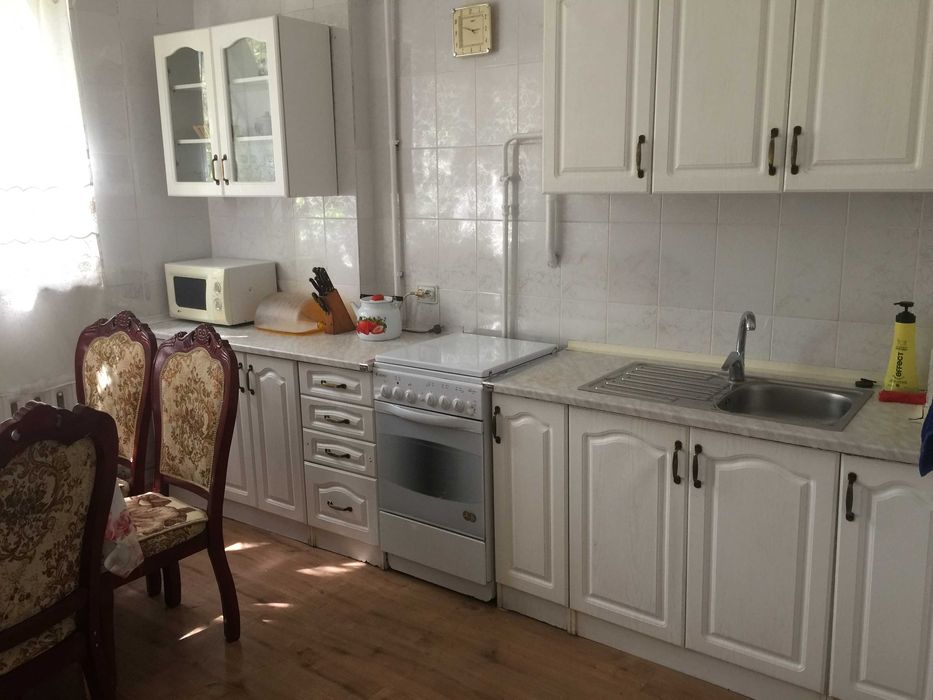 Сдается  трехкомнатная квартира орбита 1, дом 1 частично меблированная