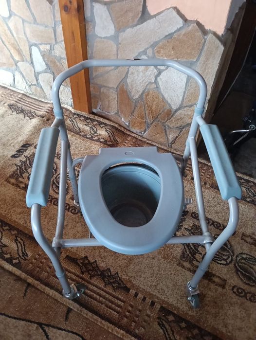 Тоалетен стол за инвалиди
