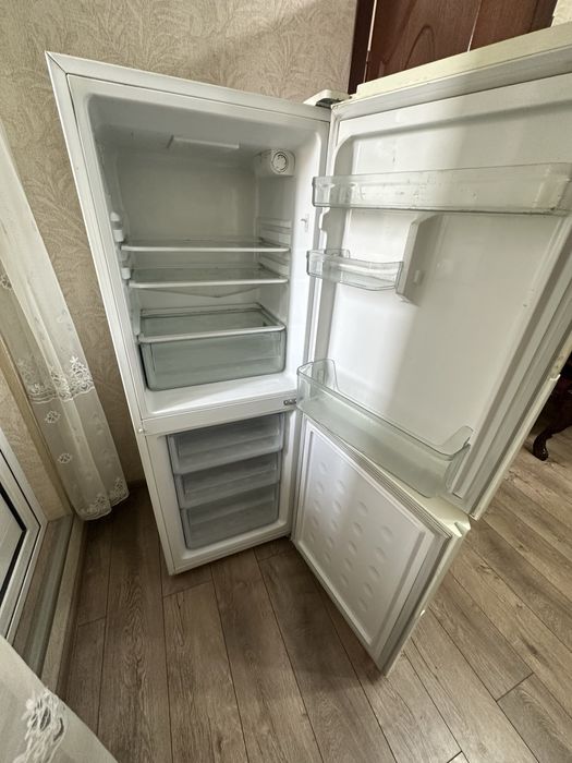 Холодильник самсунг продам срочно