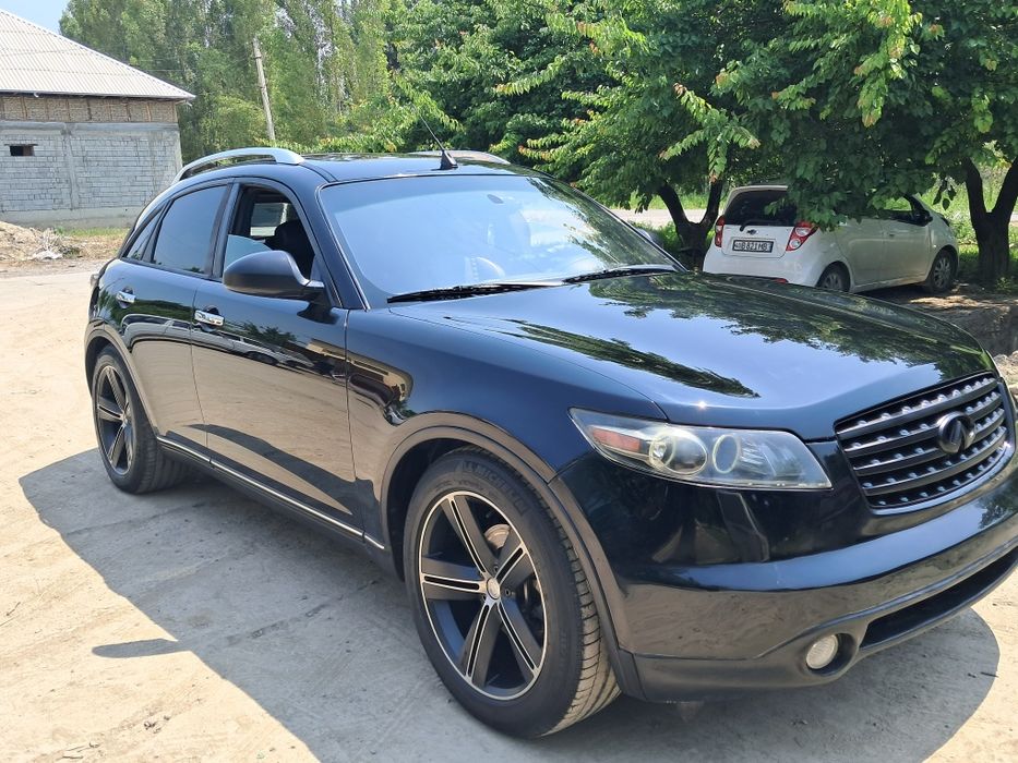 Infinity FX35 чёрный глянец.