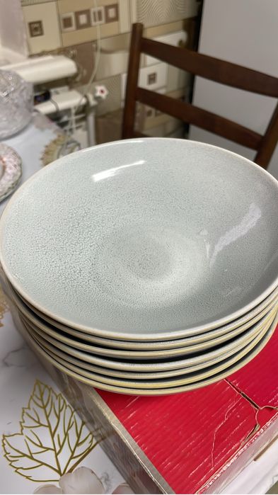 Продам тарелки разные, ложки