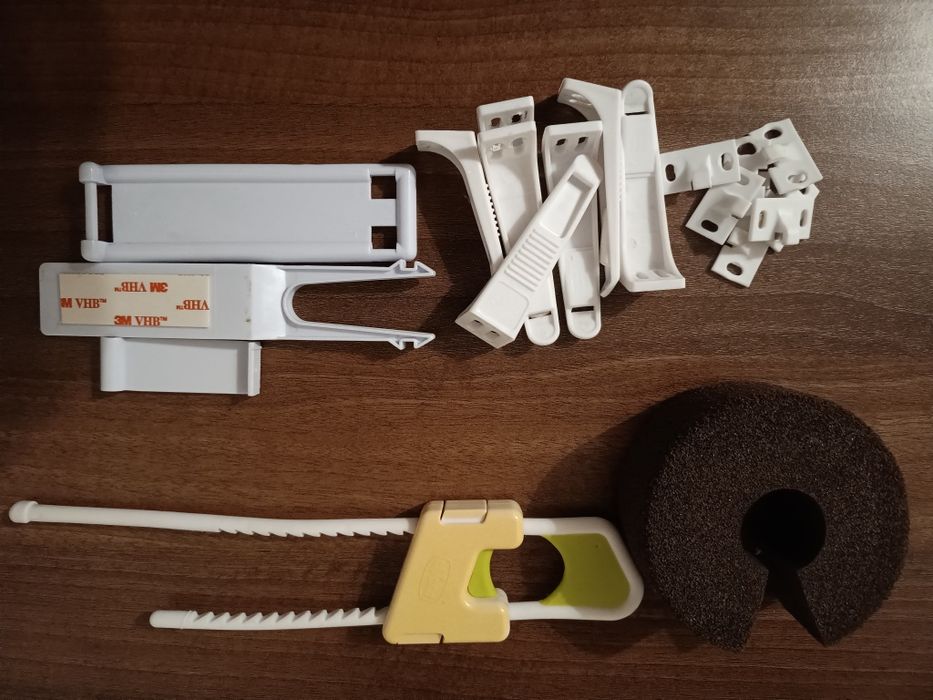 2 seturi Chicco Kit de siguranta pt dulap,priza,usa,frigider si lampa