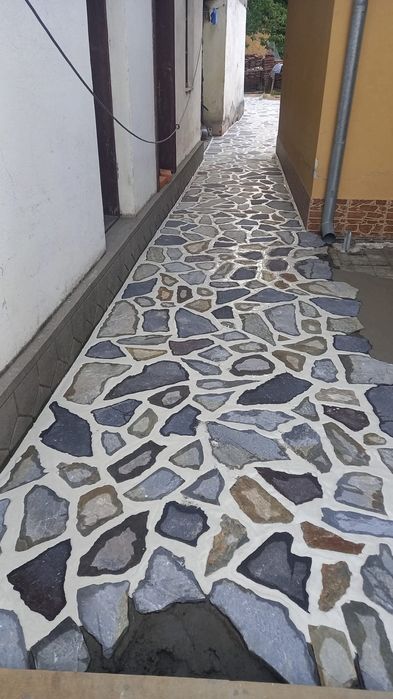 Avem piatra naturala și asiguram montajul în toată țara