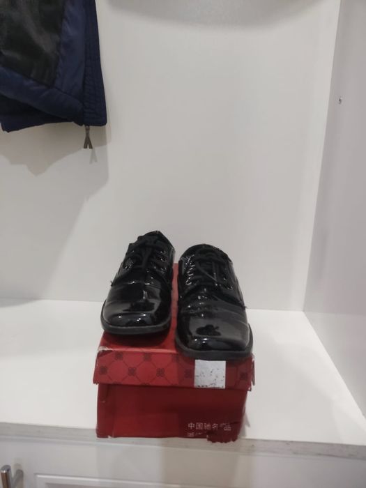 Продаю детские туфли